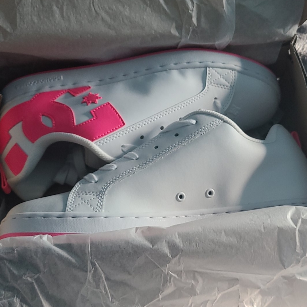 NIB sz 11 DC Tennis shoes